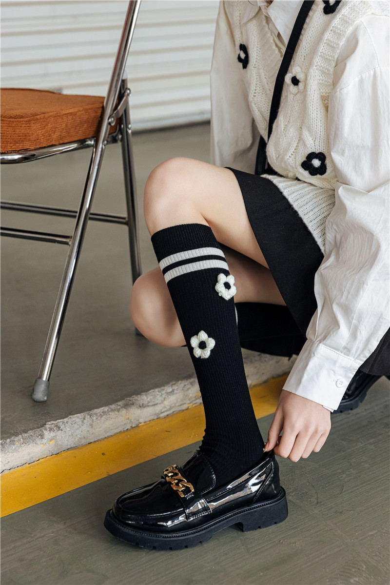 黑白色山茶花小腿袜女春秋季ins潮日系手工花朵女袜子高筒长筒袜