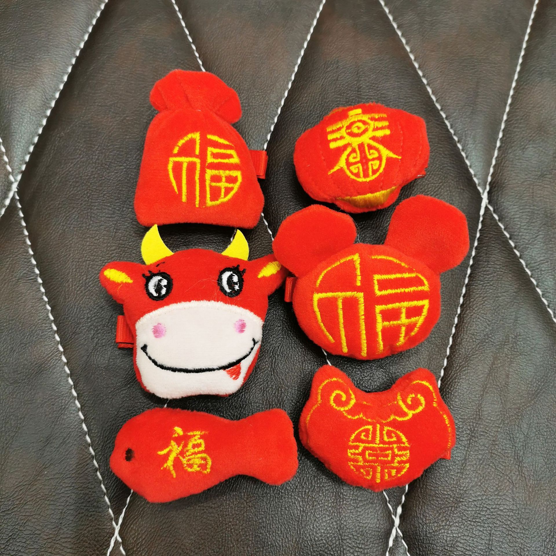 新款牛年发夹吉祥新年发饰可爱福袋小牛头胸针头绳绒布不伤发头饰