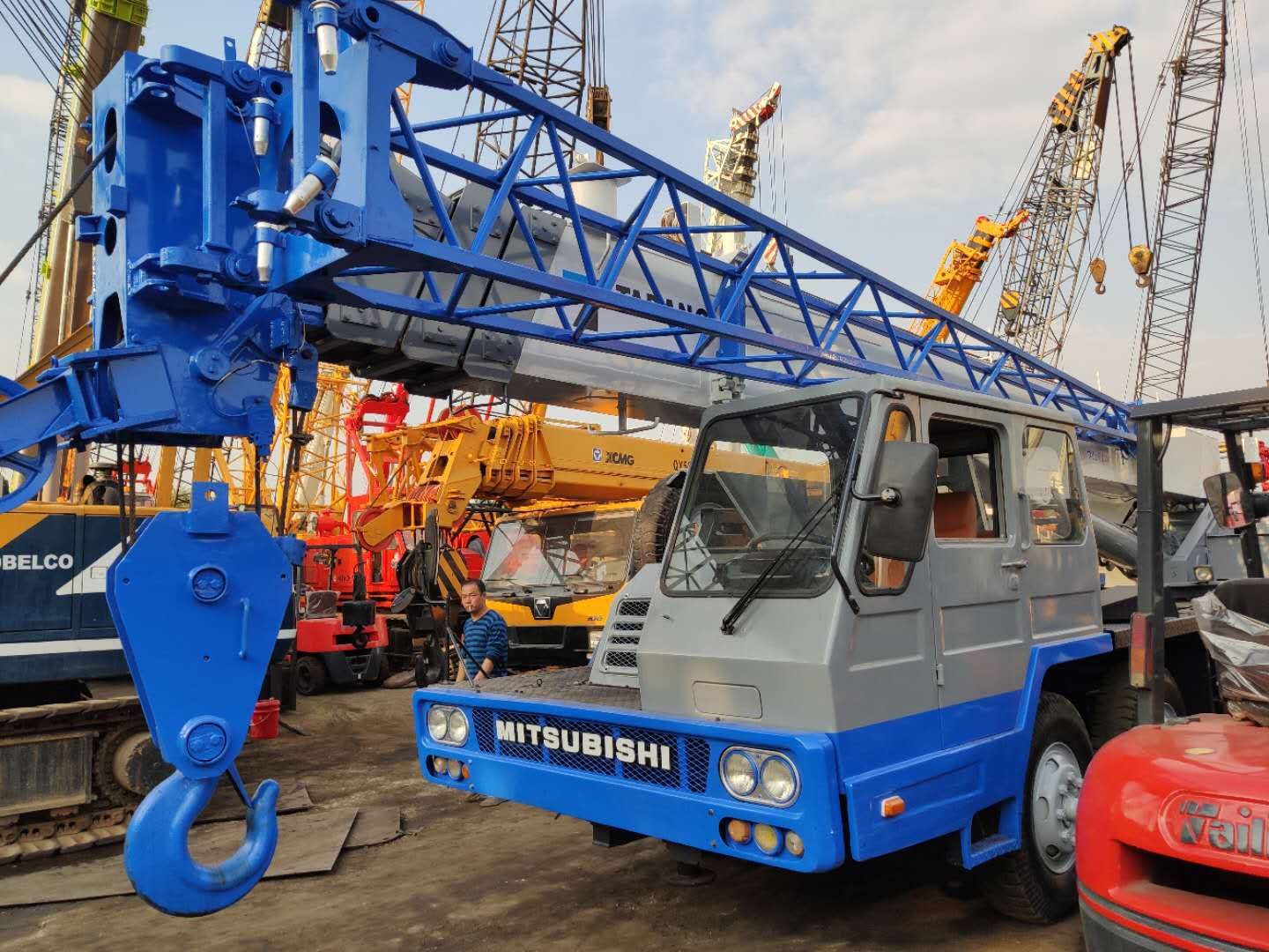 配件中联重科环卫车配件中联浦沅吊车配件凯卓立尾板同款2二手汽车吊