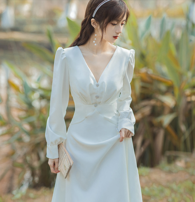 实拍早春新款法式复古白色晚礼服婚礼小白裙轻奢伴娘服度假连衣裙