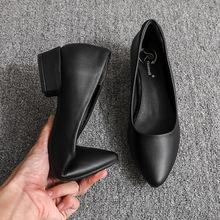 单鞋女2024春新款软底平底3厘米小粗跟黑色浅口尖头鞋