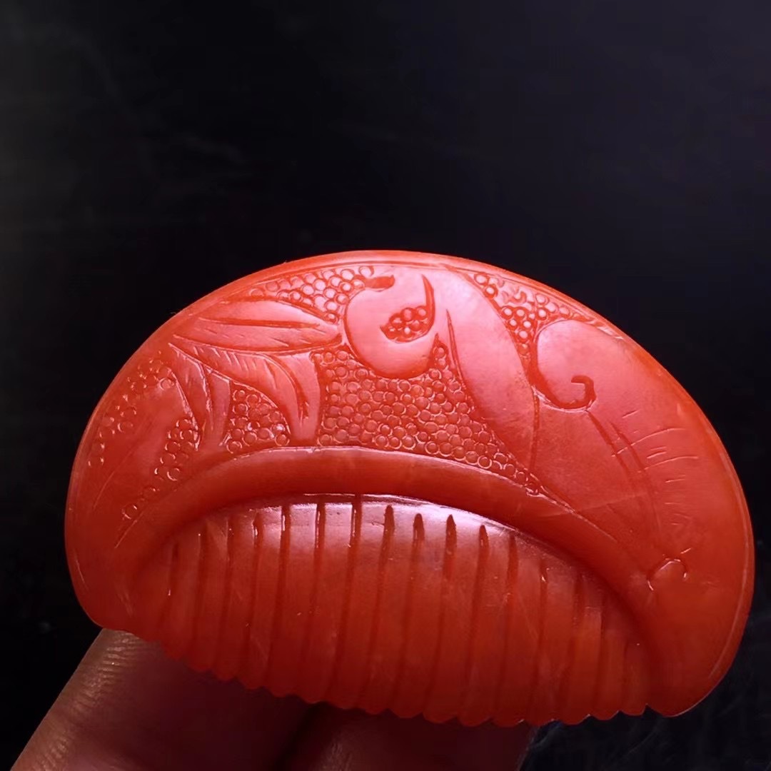 可塘厂家直销保山南红玛瑙雕刻一梳百顺 文玩手把件挂坠支持检测