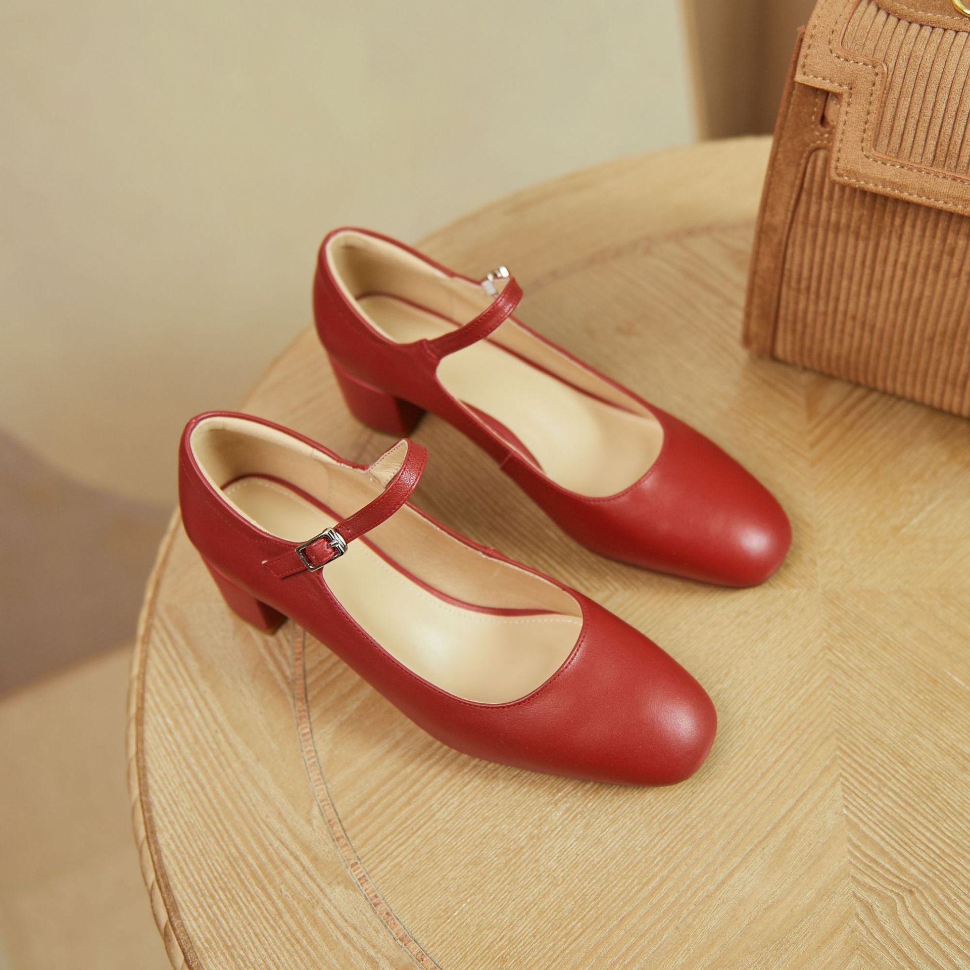 玛丽珍鞋女方头复古粗跟法式红色中跟浅口一字扣2021春季新款单鞋