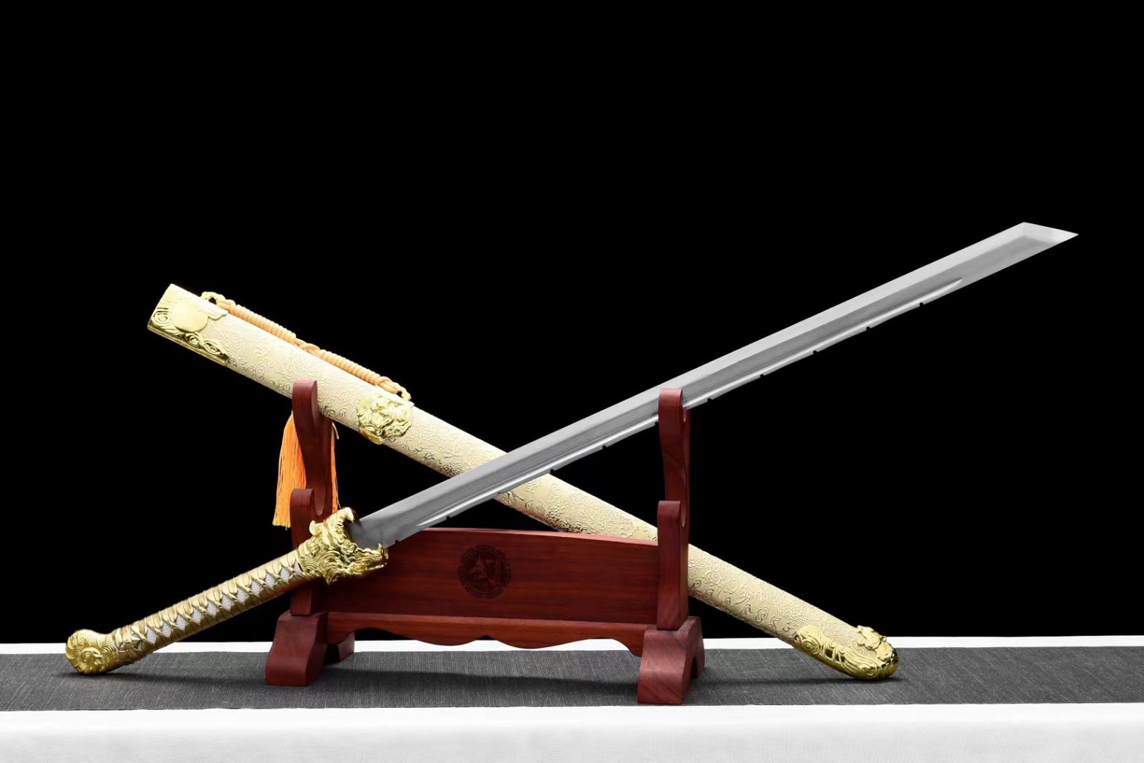 龙泉市刀剑收藏高锰钢金虎唐横刀一体防身摆件硬宝剑冷兵器未开刃