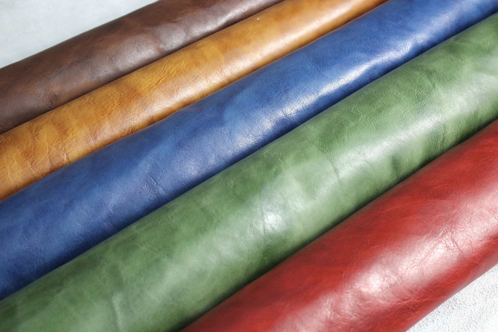 厂家现货供应疯马黄牛头层皮料 树皮色皮鞋皮带箱包家具皮具面料