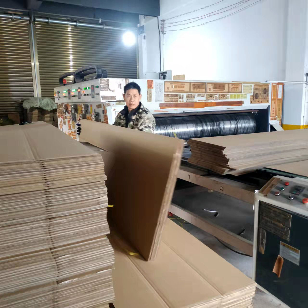 纸箱定做批发成品5层瓦楞纸板特硬物流快递打包纸箱抗摔纸箱厂家