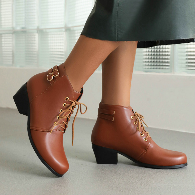 外贸英伦风女短筒靴秋冬新款圆头粗跟高跟前系带女短靴皮带扣及踝