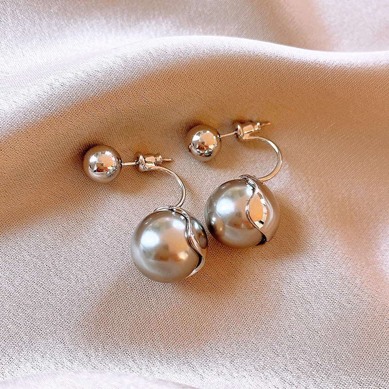 Silver Needle European and American Advanced Gray Pearl Earrings Elegance and Creativity New Studs Retro Easy Matching Commuter Earrings for Women