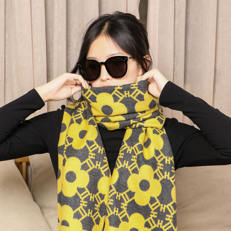 Autumn and Winter New Warm Fashion Cashmere Jacquard Scarf Women's Thickened All-Match Shawl Temperament Scarf Wholesale