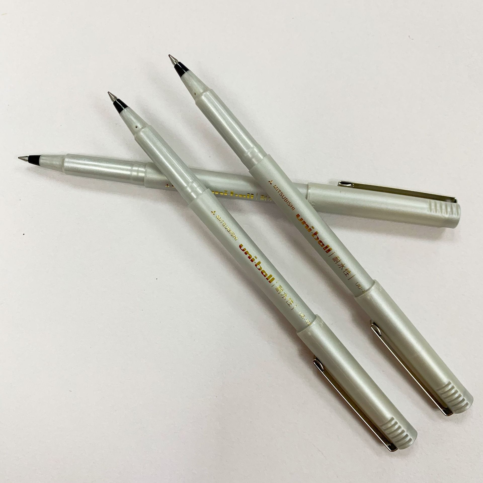 日本uni三菱ub-125sp耐水性直液式走珠笔学生办公商务签字水性笔