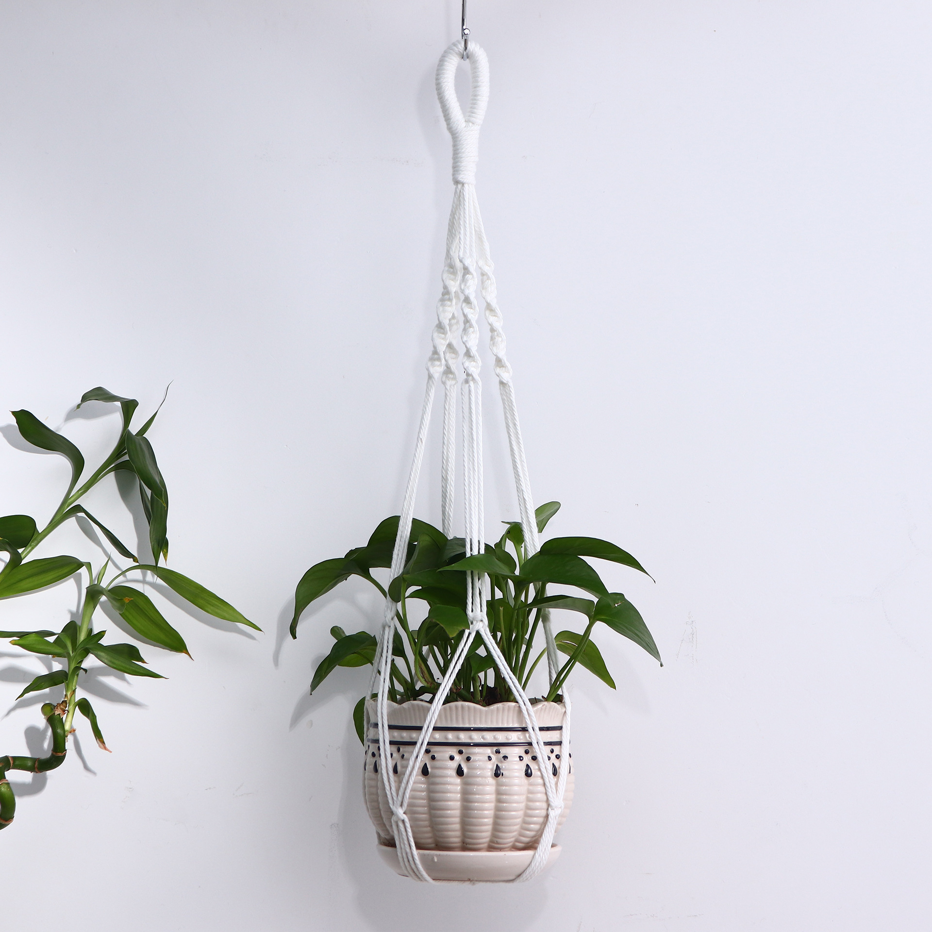 Handmade Hanging Plant Bracket Basket Support Decorative Jardiniere Bohemian Cotton String Tassel Cradle and Flower Pot Net Pocket