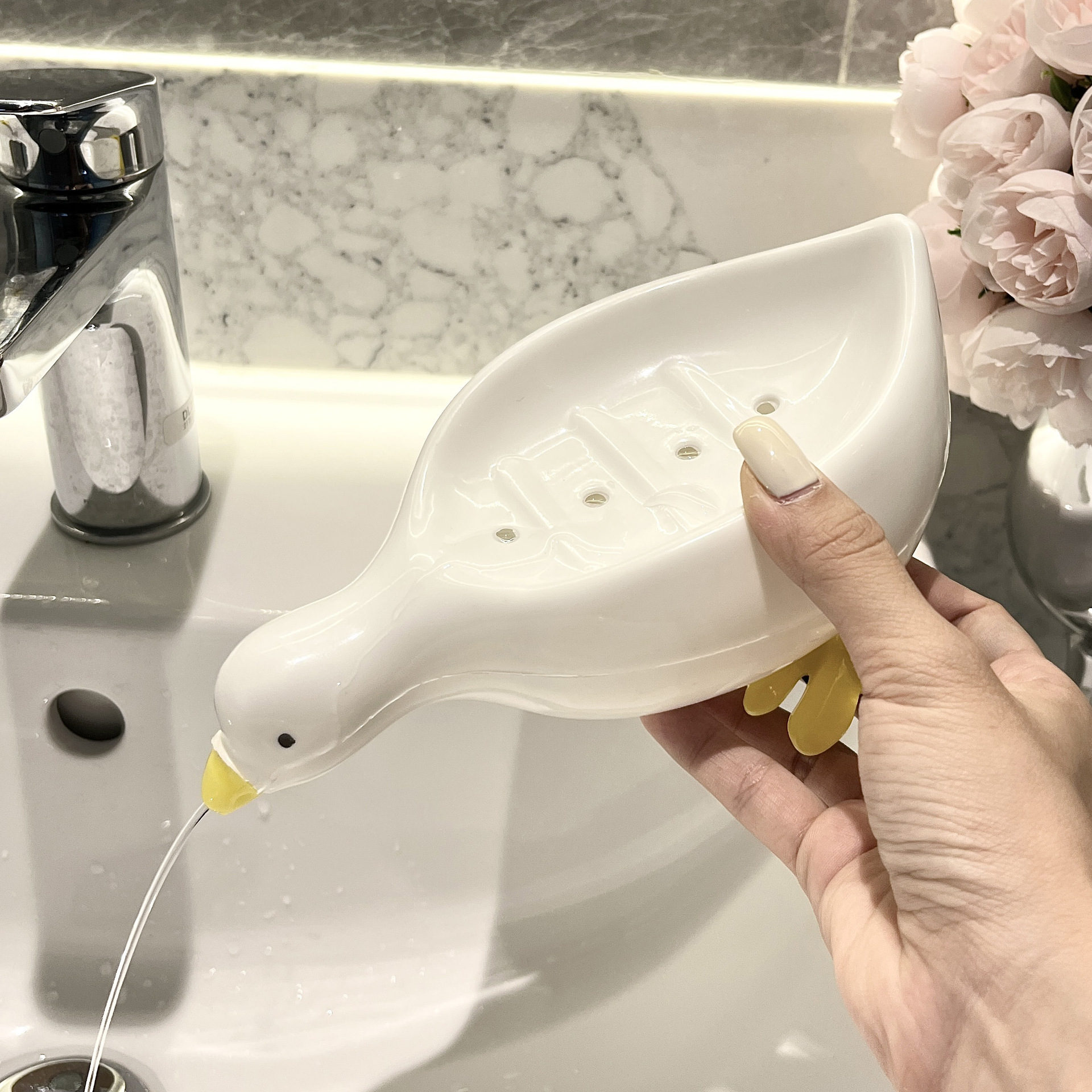 Plastic Duck Soap Box Duck Soap Dish Support High-Profile Figure Cartoon Wash Basin Punch-Free Water-Free Drain Soap Box