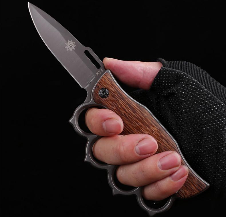 户外折叠刀不锈钢随身刀具激光花纹便携小刀露营防身木柄拳套折刀