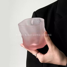 ins风磨砂粉色不规则扭扭杯玻璃杯小众高级感酒杯饮料杯咖啡杯子