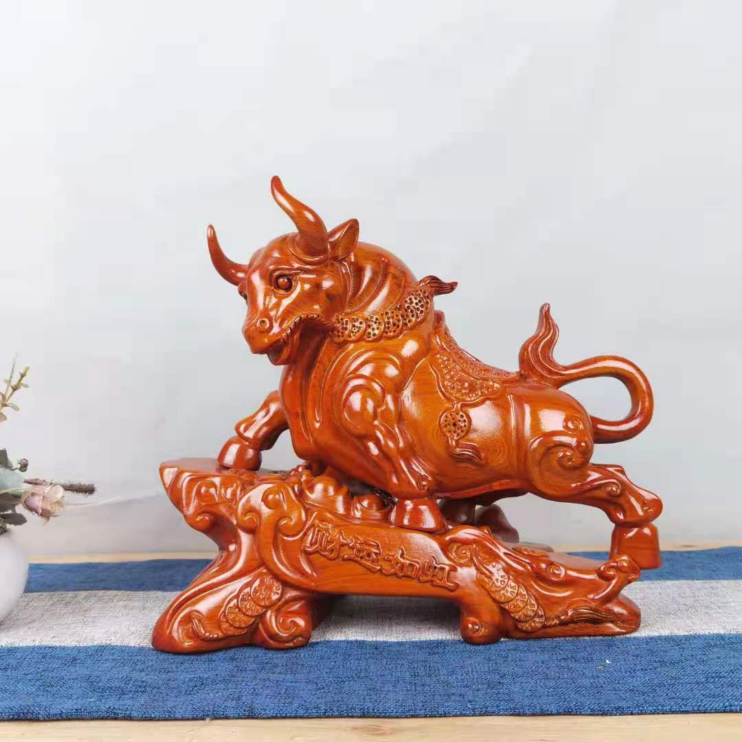 花梨木雕刻牛气冲天摆件店铺运势如虹黑檀木办公桌面装饰开业送礼