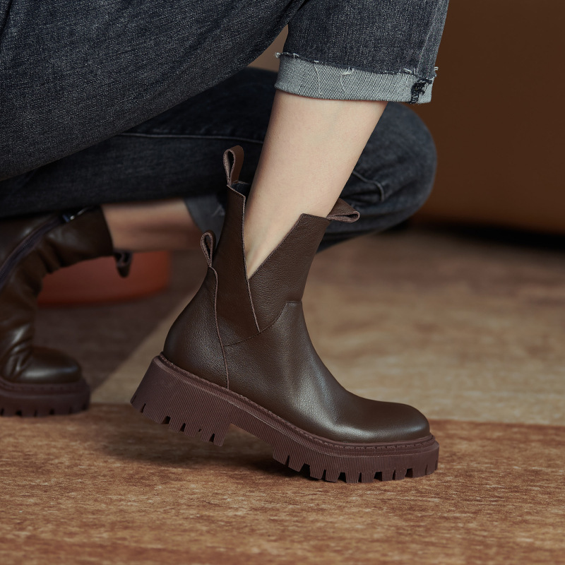 卡提娅小众设计真皮复古小个子厚底马丁靴女显瘦v口粗跟短靴