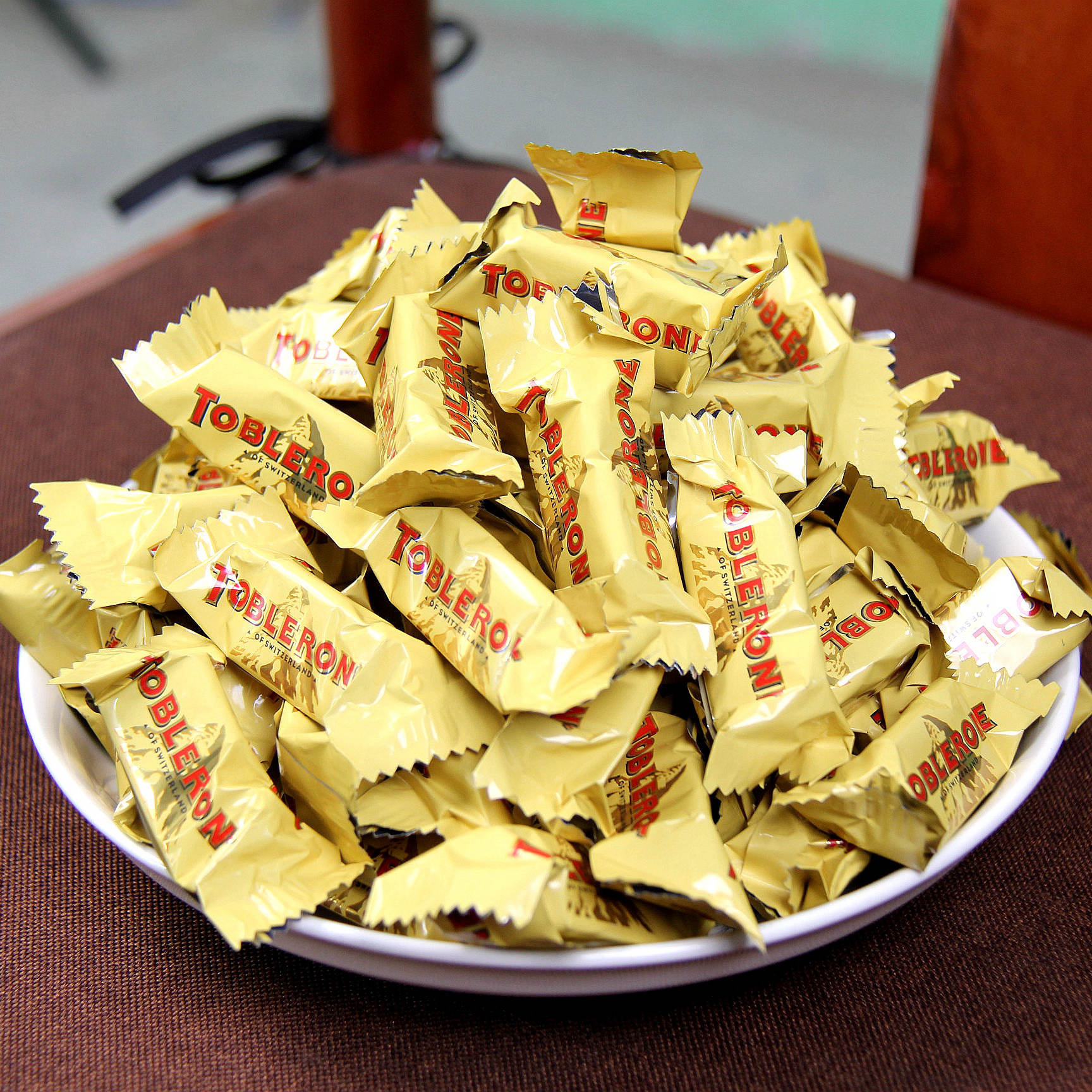 进口toblerone瑞士三角牛奶白巧克力黑巧克力休闲进口零食喜糖果