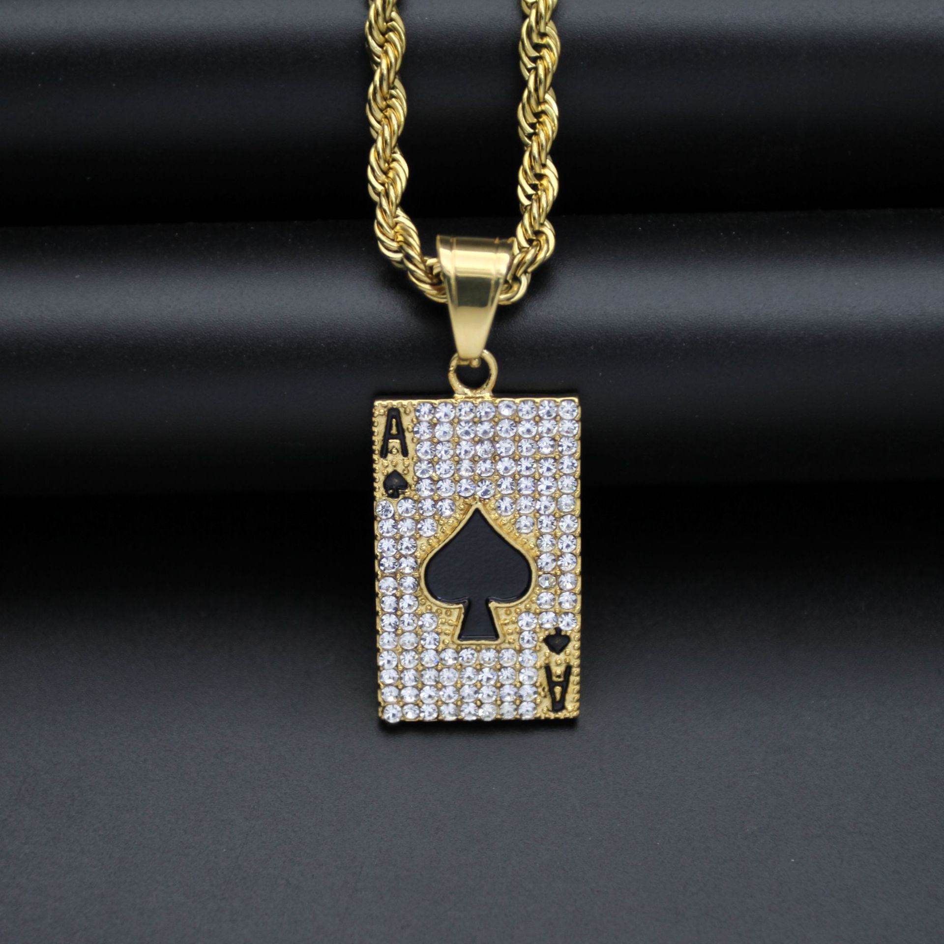 欧美跨境新款嘻哈hiphop饰品不锈钢镀金镶钻黑桃a扑克牌吊坠dz633