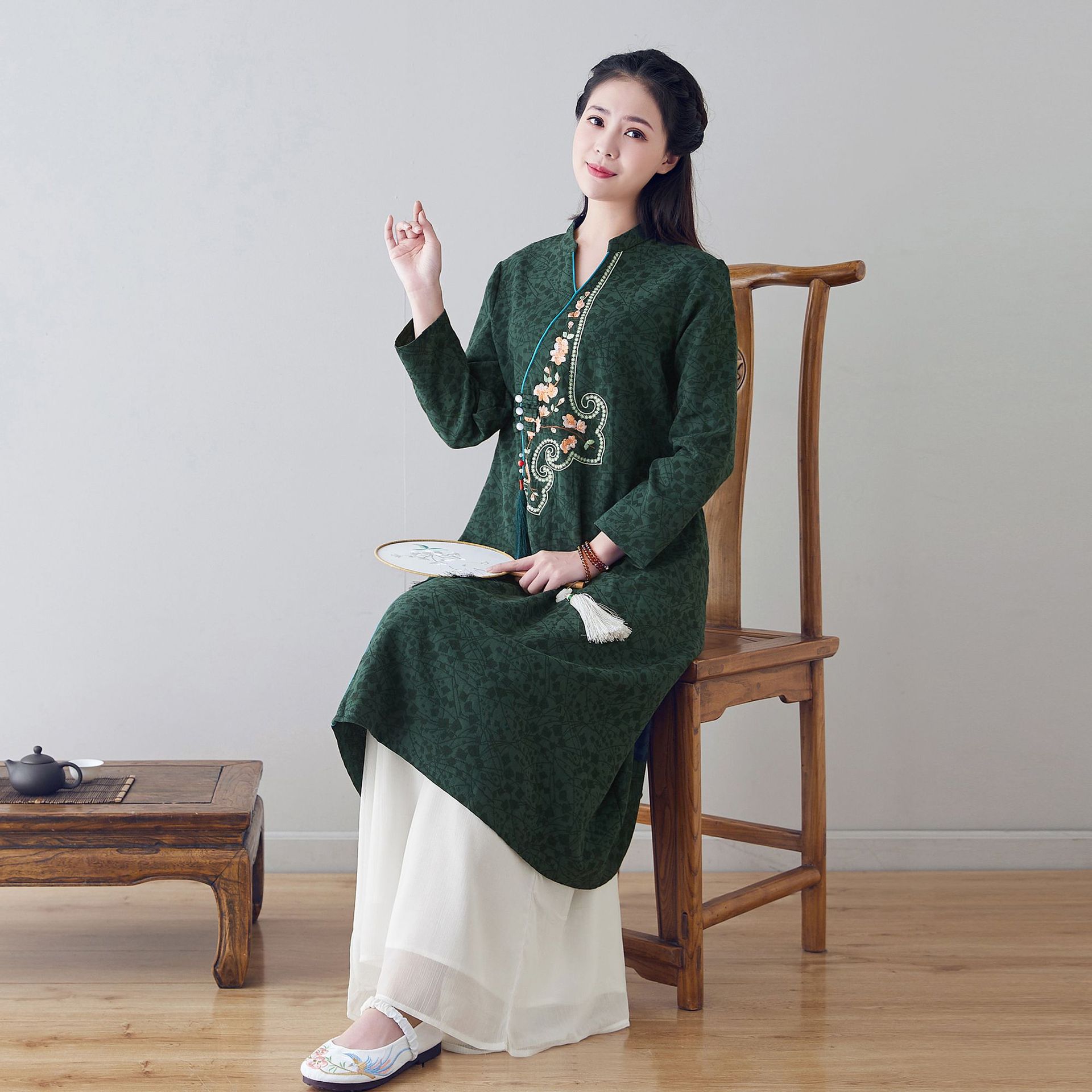 国风复古汉服改良连衣裙女2022提花棉流苏裙中长款v领刺绣开衫款