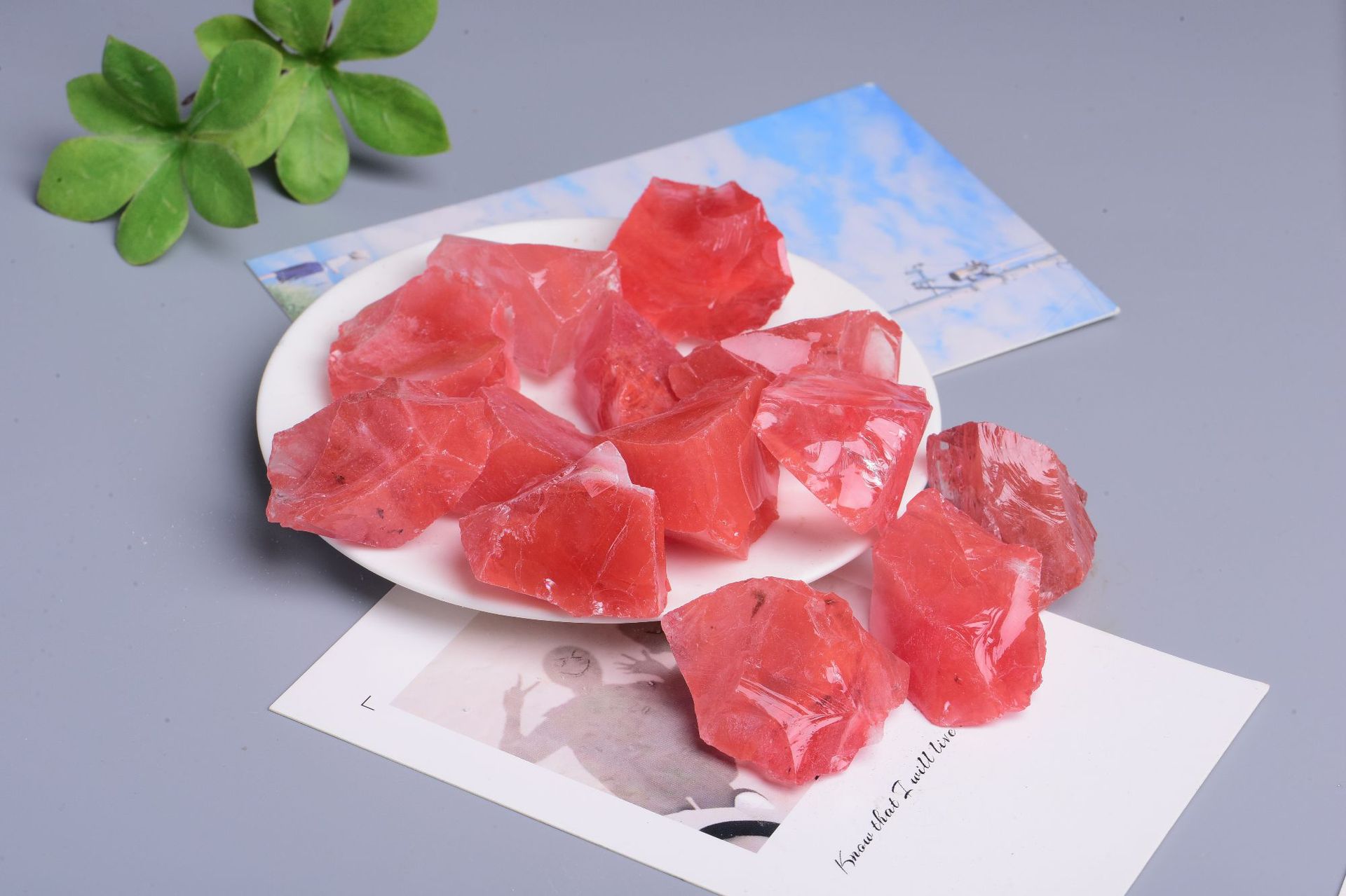 红水晶原石 清透西瓜红熔炼 原石碎石水晶扩香石 香薰石批发