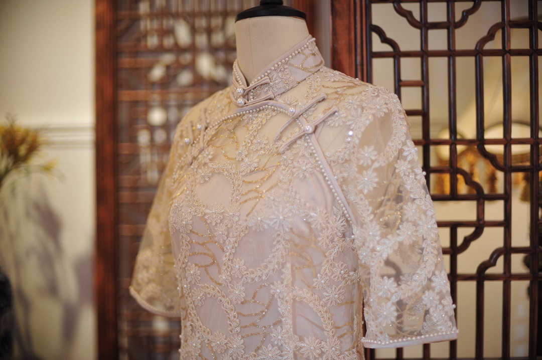 司藤同款 厂家直销金色亮片独立钉珠股线立体刺绣花朵带花边旗袍