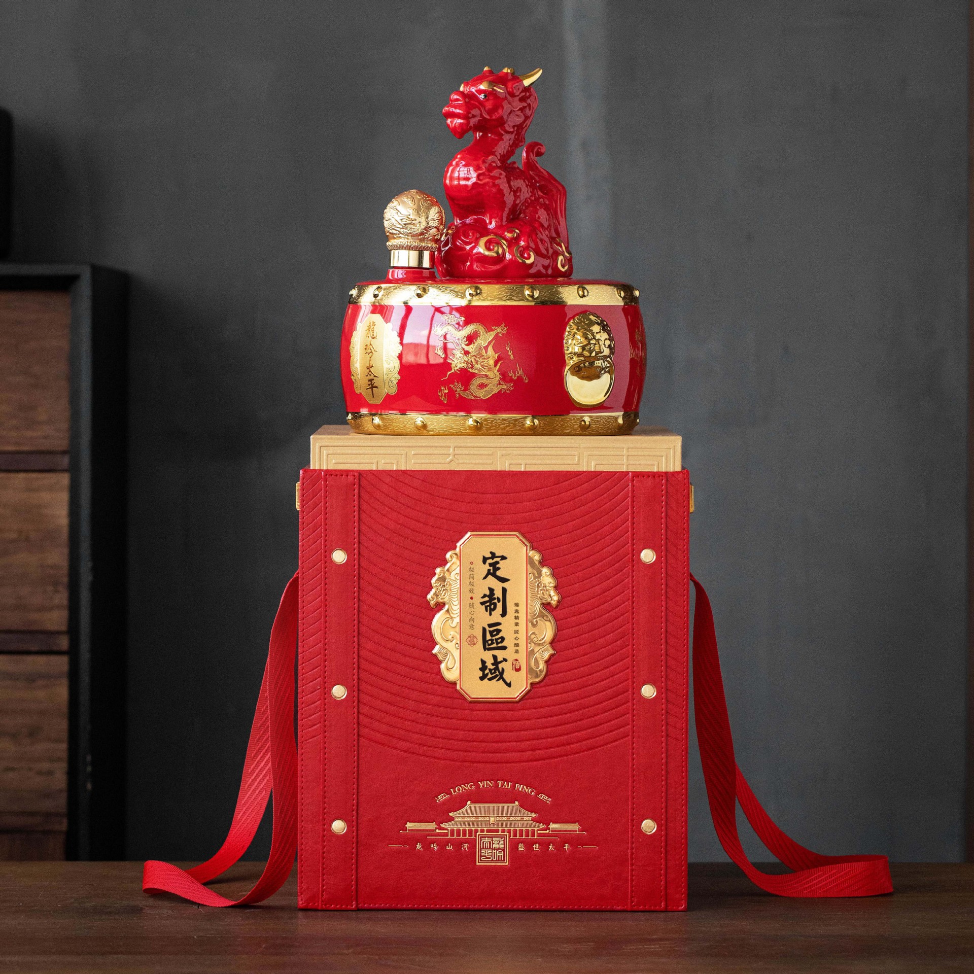 尚艺坊5斤装龙年生肖龙形生肖龙陶瓷酒瓶龙吟太平高档礼品摆件