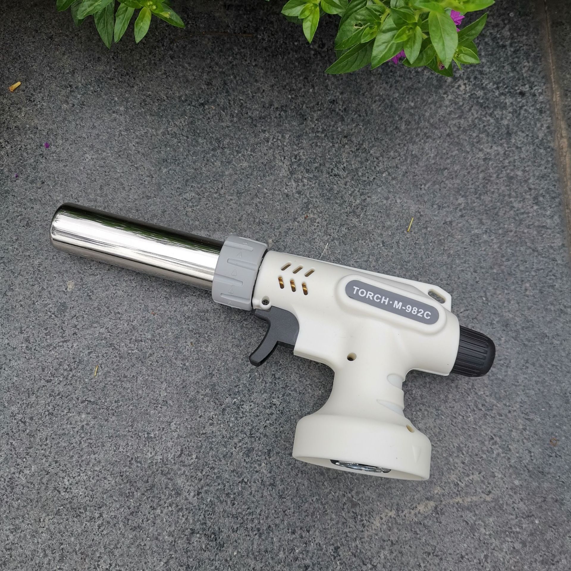 新款户外卡式喷火枪喷枪便携长款烧炭可倒火打火机厨用家用烧猪毛