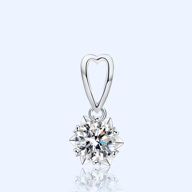 Love Heart Diamond Necklace Women's High-Grade Snowflake Super Flash Pendant Temperament Foreign Trade Silver Jewelry