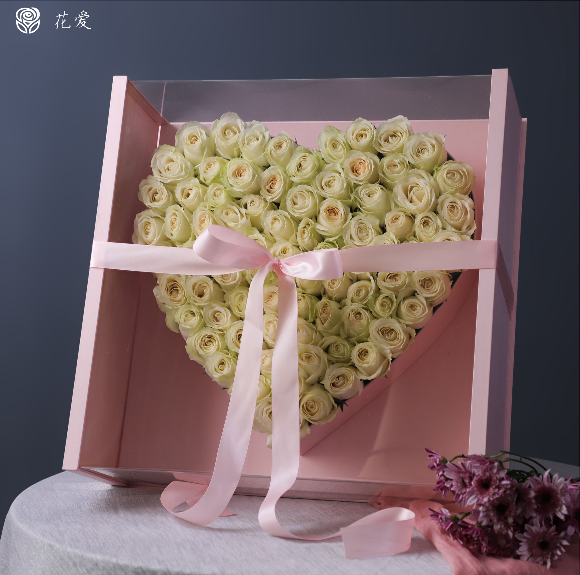 情人节网红全景心型礼盒亚克力天心盒玫瑰花透明鲜花包装礼盒批发