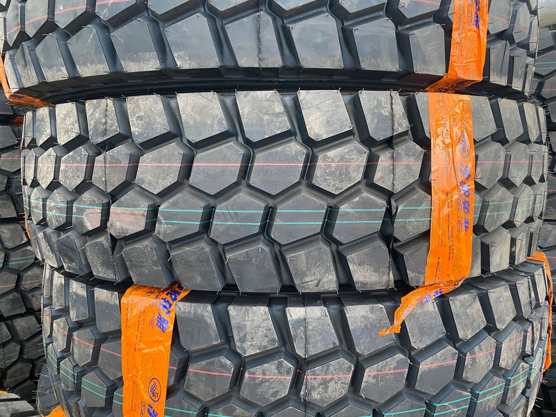 沙驼217四块 1200r20重载百吨王轮胎 沙驼雪莲轮胎 安驰 路鳌轮胎