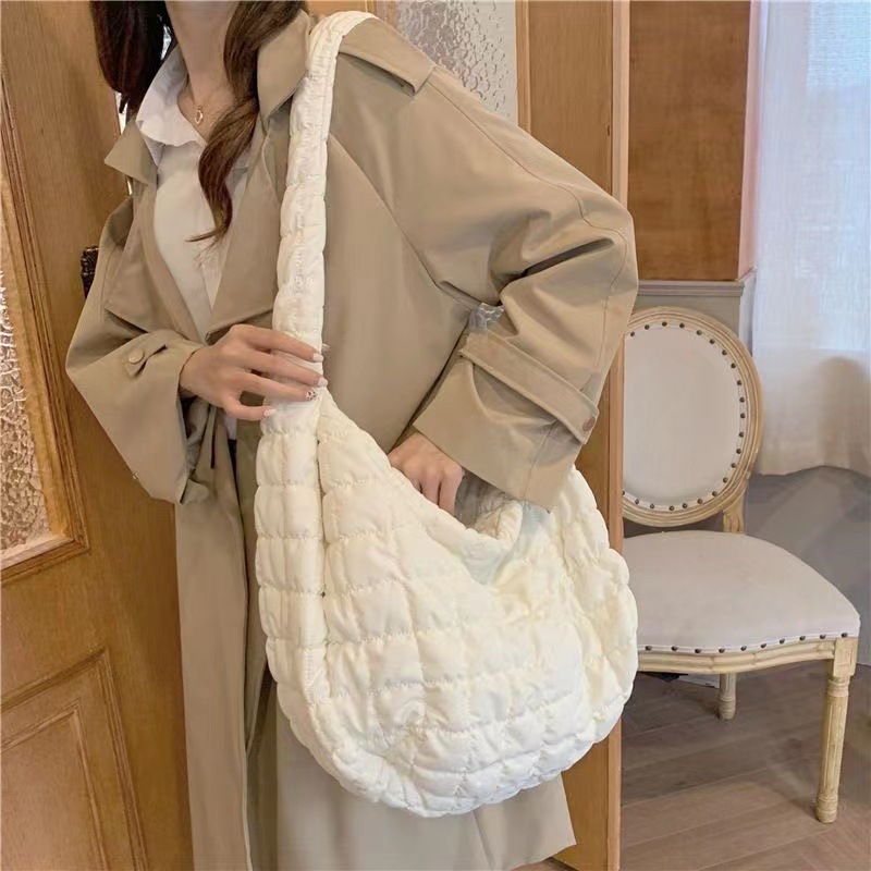 2023 Spring and Summer Cloud Rhombus Pleated Big Bag Casual Cool Quilt Bag Lightweight and Large Capacity Crossbody Dumpling Bag Female women bag