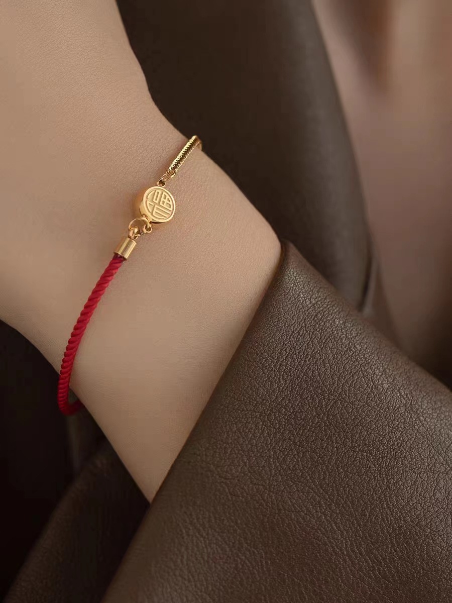 ins小众设计双面小福字本命年红绳手链女新款轻奢小众设计款手串