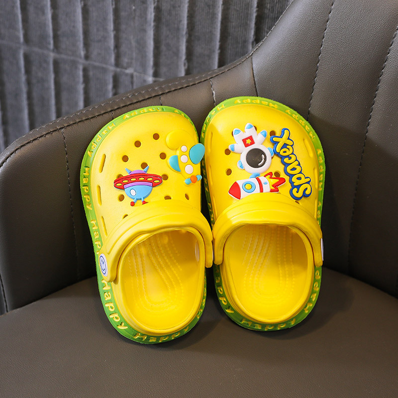 Children's Shoes with Shit Feeling Children's Hole Shoes Summer Non-Slip Outdoor Wear Boy Slippers Wholesale Beach Shoes Girls' Sandals for Men