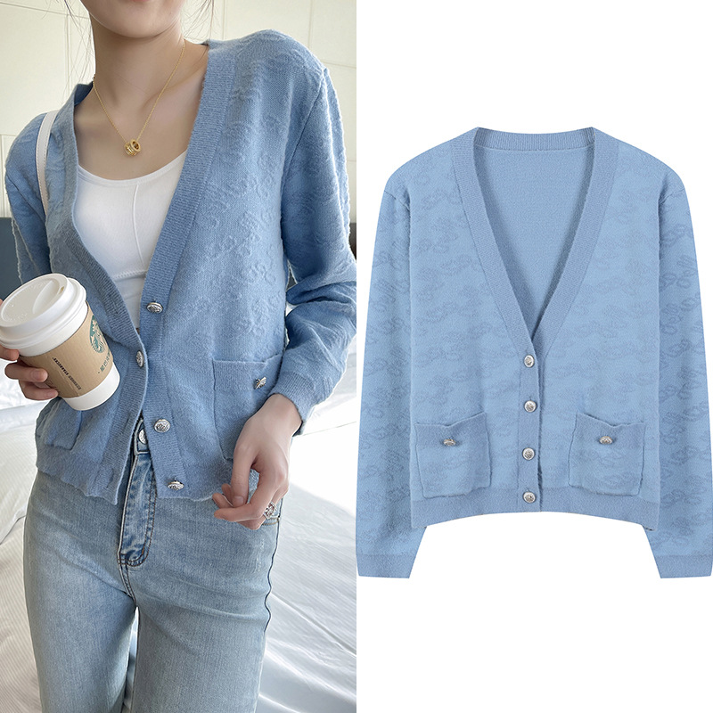 法式春夏新款字母提花针织开衫女2021时尚v领浅蓝色长袖宽松外套