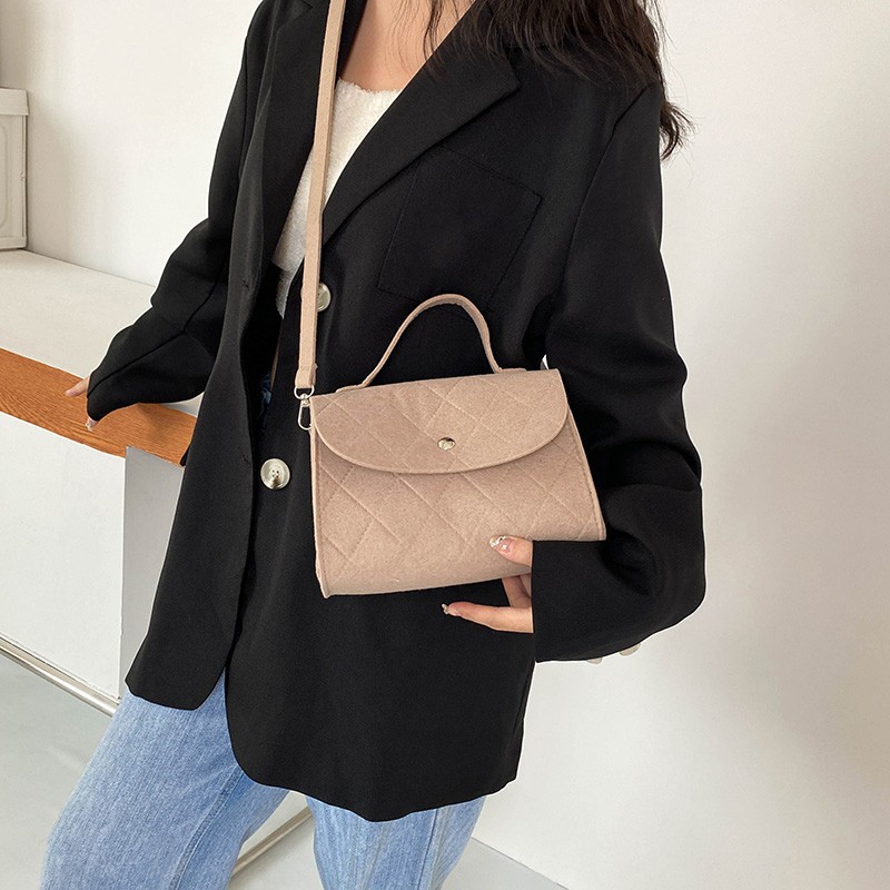 Fashionable Retro Felt Bag for Women 2023 Spring and Summer Fashionable Simple Casual Solid Color Crossbody Small Bag Portable Shoulder Bag