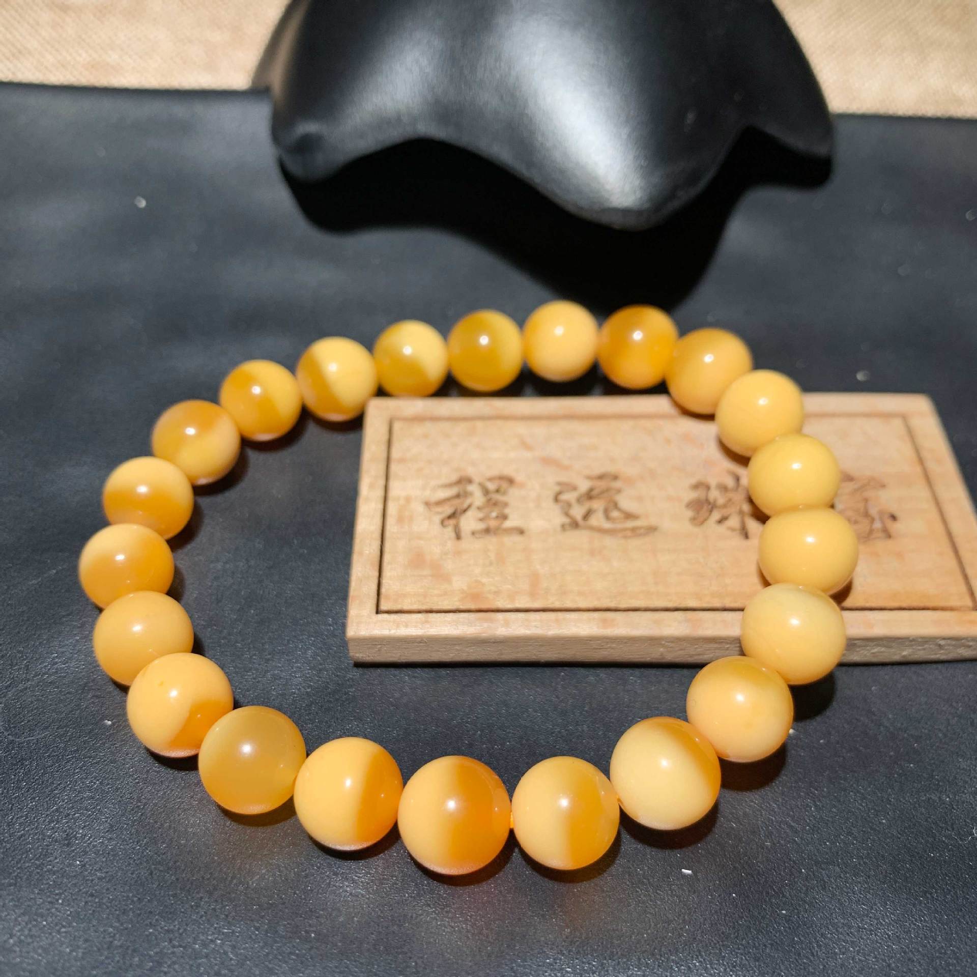 天然缅黄聚宝盆手串圆珠手串蛋黄色鸡油黄玉化料盘玩手串缅甸黄玉