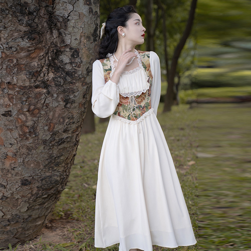 2022春装新款法式复古宫廷风公主裙油画感刺绣假两件赫本风连衣裙