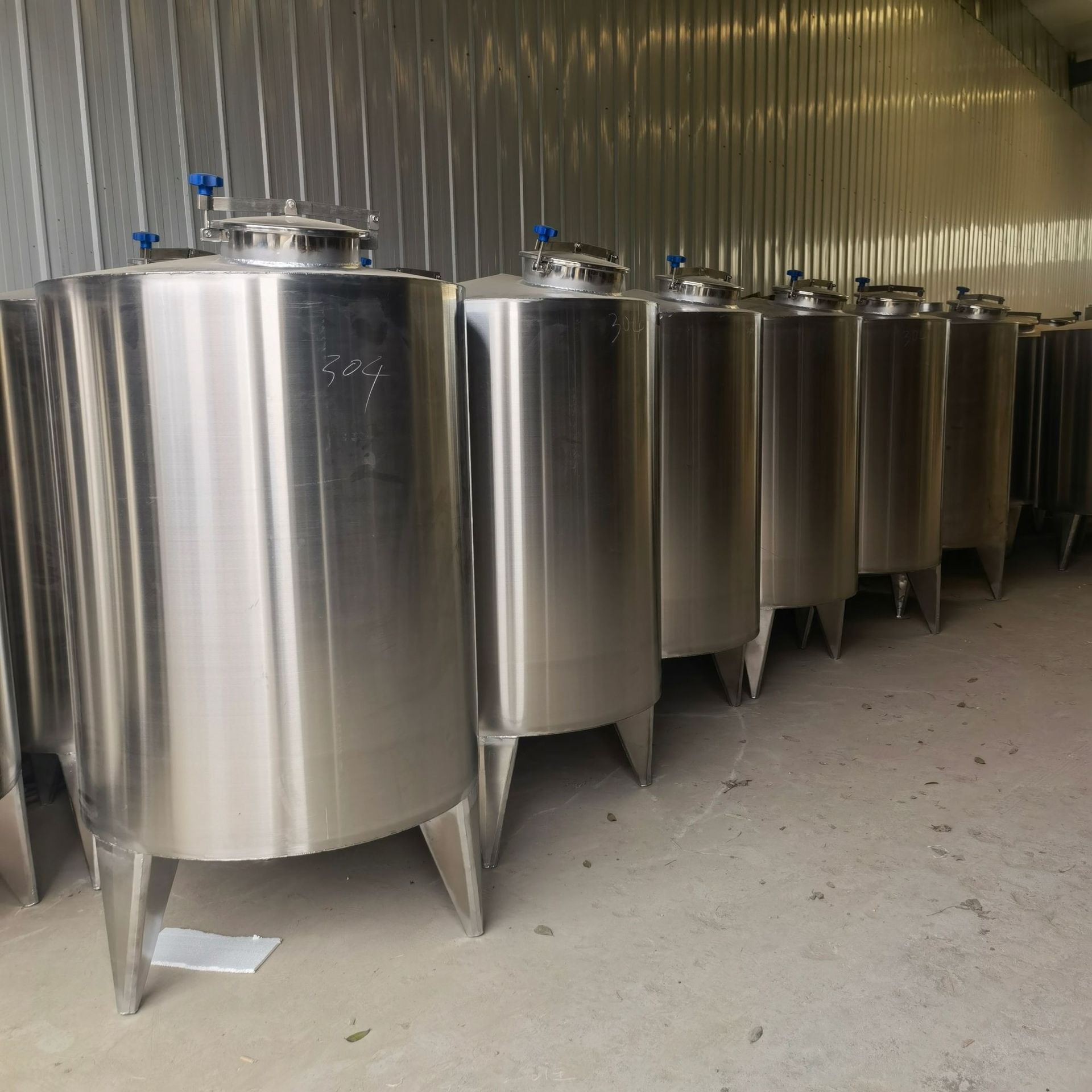 出售1吨2吨3吨5吨10吨不锈钢储存罐 食品级储罐 304不锈钢储油罐