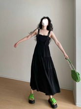 法式纯欲黑色背带连衣裙子女夏季收腰显瘦气质设计感小众吊带长裙
