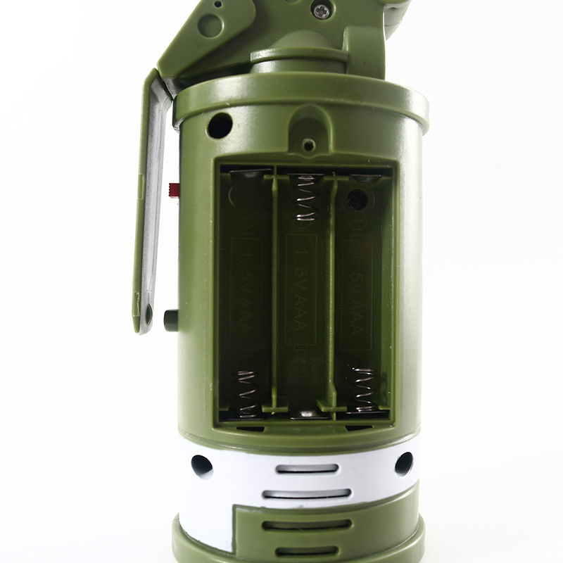 跨境儿童仿真炫酷灯光音乐烟雾弹消毒喷雾手弹玩具吃鸡道具批发