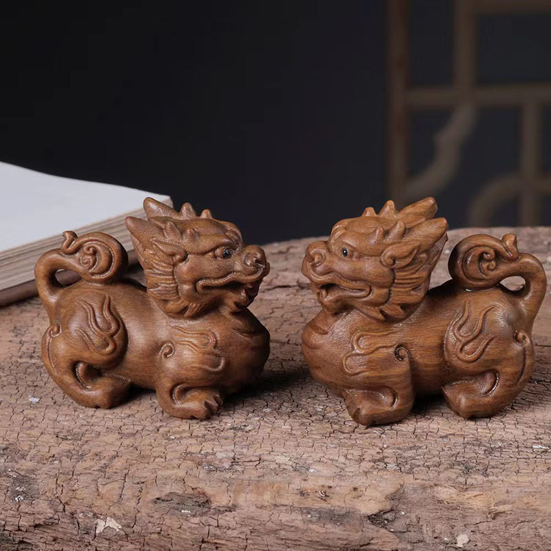 绿檀木黄杨木雕火麒麟摆件实木工艺品手工文玩手把件瑞兽麒麟随身