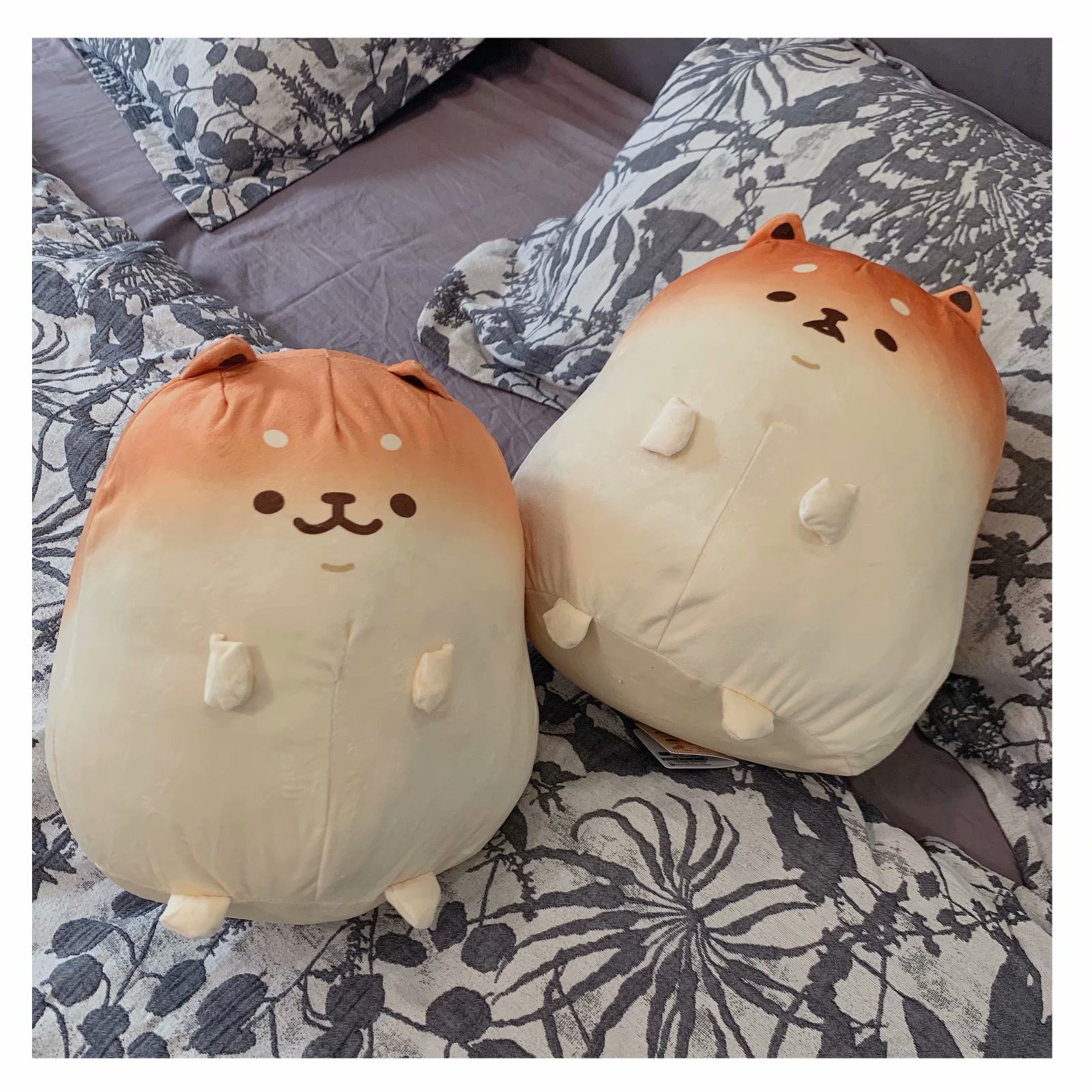 ins少女心可爱面包狗毛绒玩具女士睡觉抱枕靠垫公仔摆件生日礼物