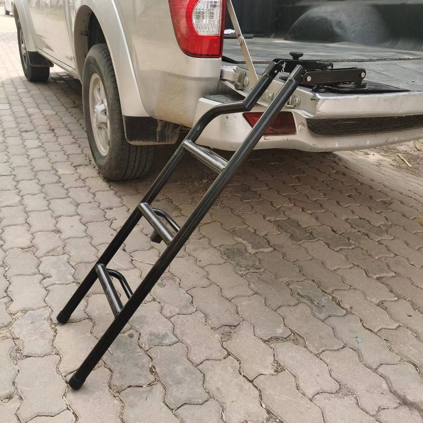 长城炮皮卡改装车尾门可折叠爬梯皮卡改装通用车尾梯