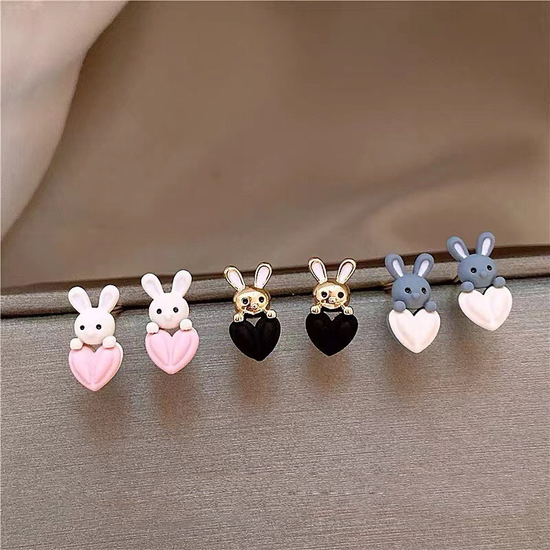 新款本命年兔子爱心耳环日韩甜美可爱设计感耳钉小巧个性耳饰批发