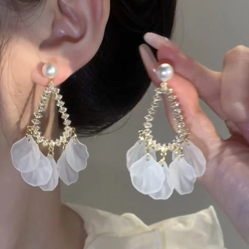 Fairy Temperamental Versatile Zircon Water Drop Petal Fringed Earrings Eardrops Female Ins Trendy Light Luxury Advanced Special-Interest Earrings