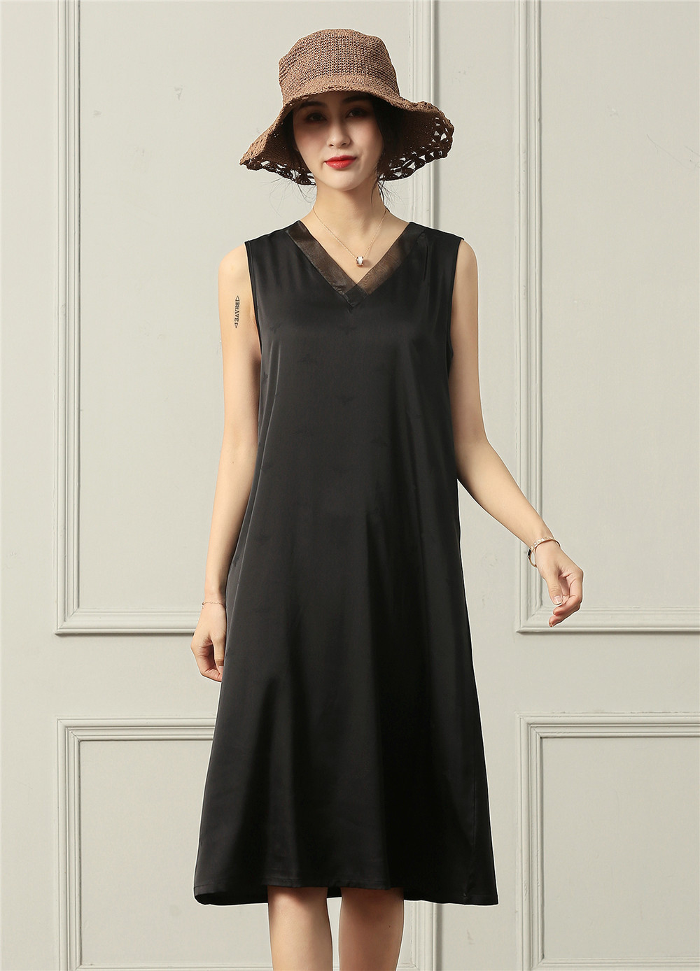 2021夏季真丝缎提花无袖v领中长款女式背心裙211051