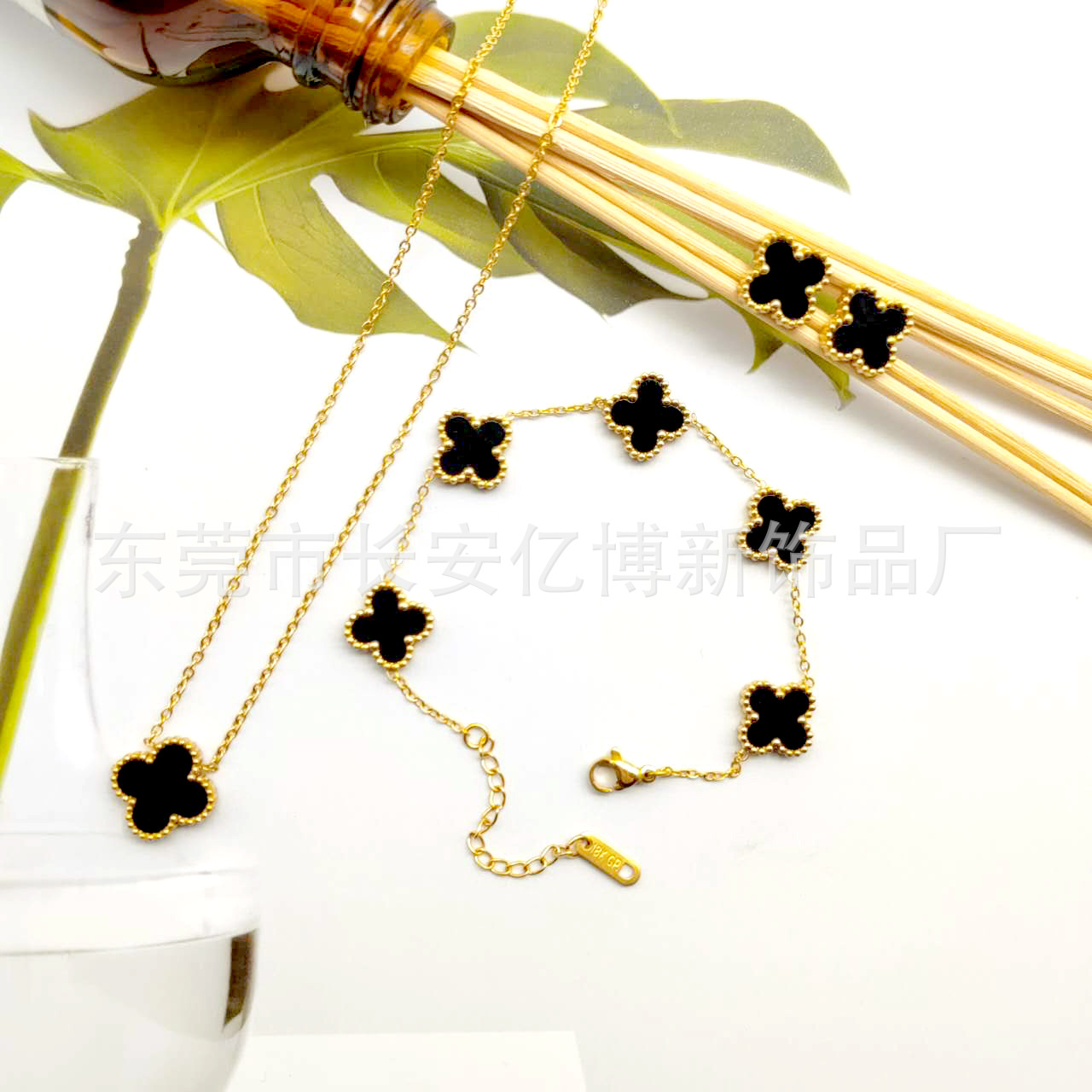 网红爆款四叶草项链手链耳钉女钛钢双面设计三件套饰品五花手链批