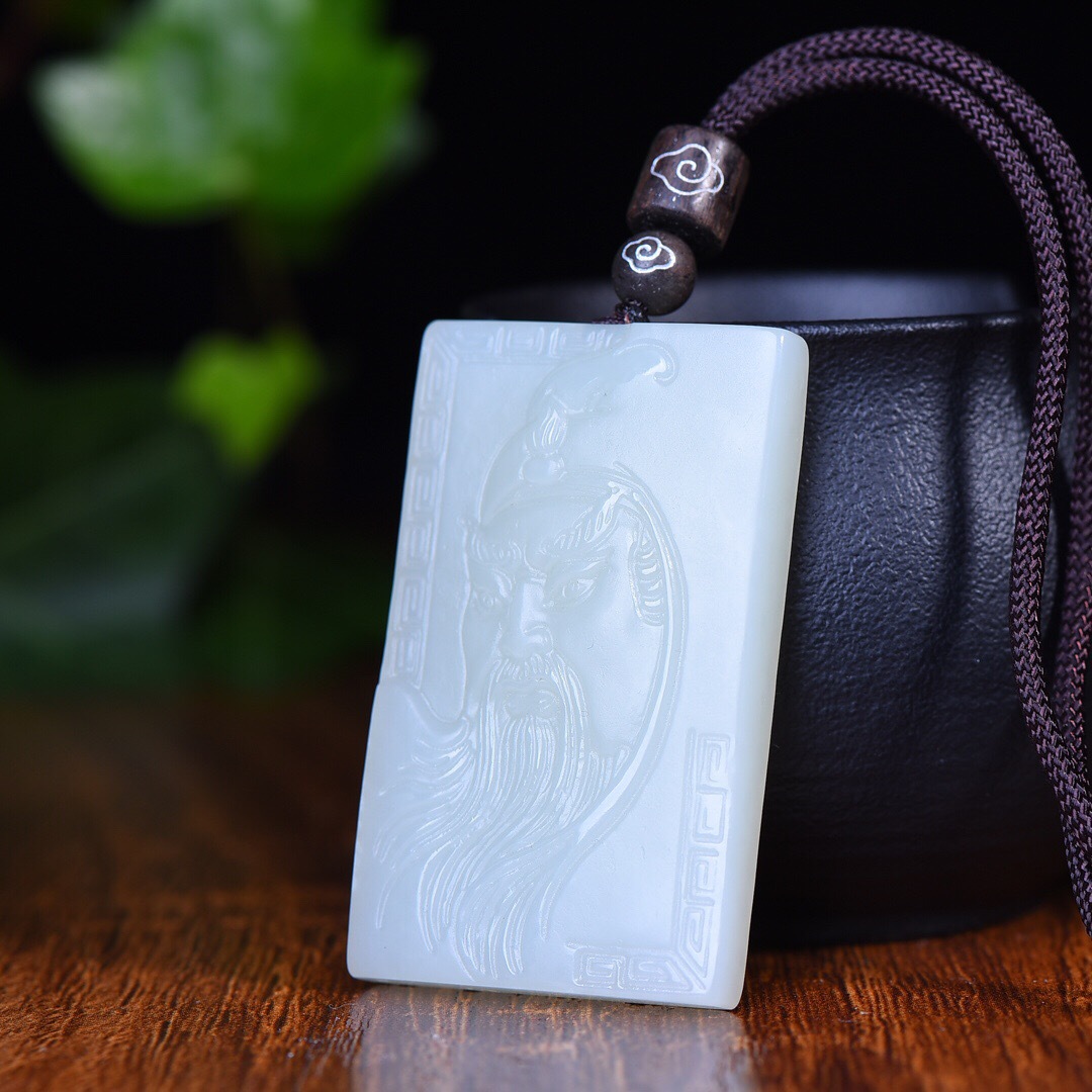 和田玉白玉关公吊坠男款方形玉牌大号武财神头像挂件玉牌子项链