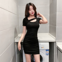 心机设计感U领性感连衣裙女人味气质显身材褶皱紧身显瘦包臀裙子