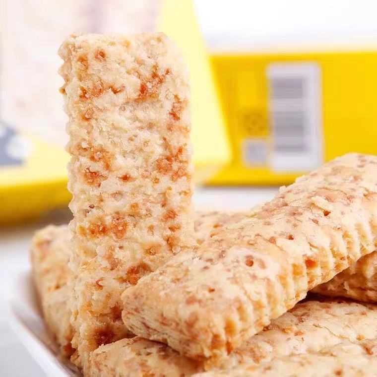 中国台湾零食老杨咸蛋黄饼干酥性方块酥休闲糕点零食100克*24盒